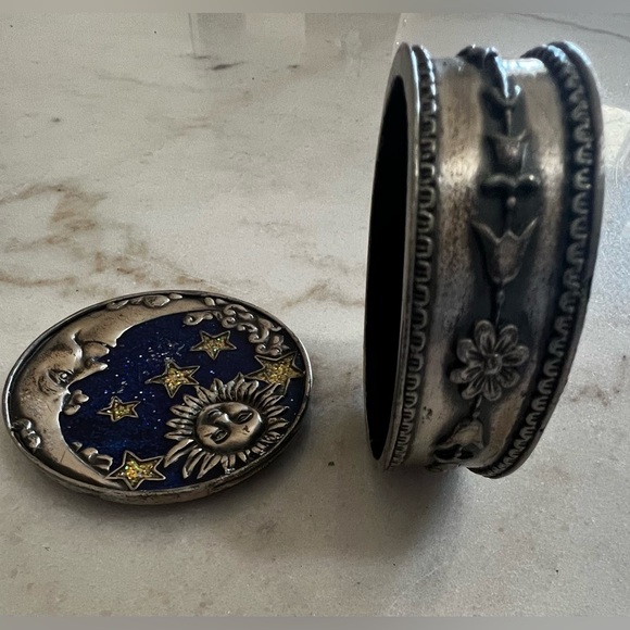 Round Pewter Lidded Trinket/Jewelry/Ring Box (Stars/Moon/Sun on Blue Enamel) - Picture 5 of 8